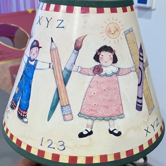 Kids School Bus Table Lamp with Yellow and Multicolor Design. - Picture 15 of 16